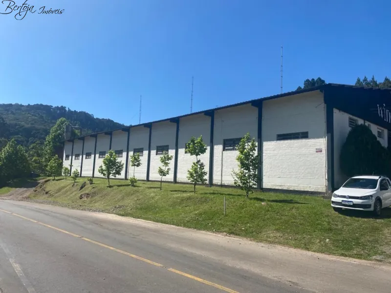 Pavilhão na Várzea Grande: 1ª foto da galeria de imagens do imóvel