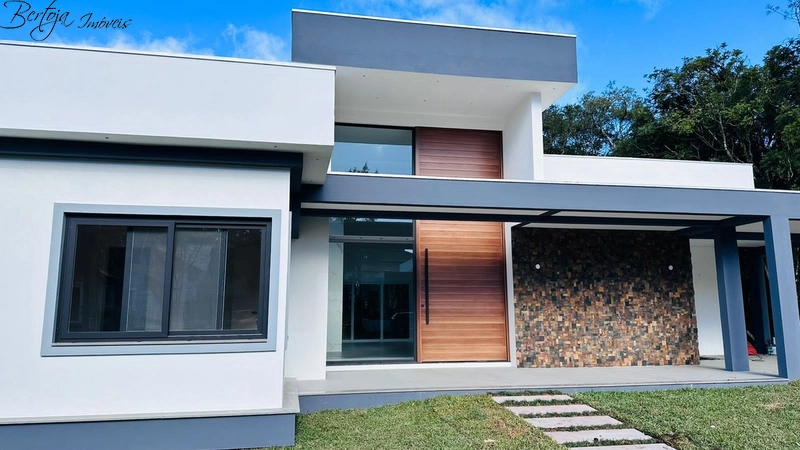 Casa no Vivendas do Arvoredo: 3ª foto da galeria de imagens do imóvel