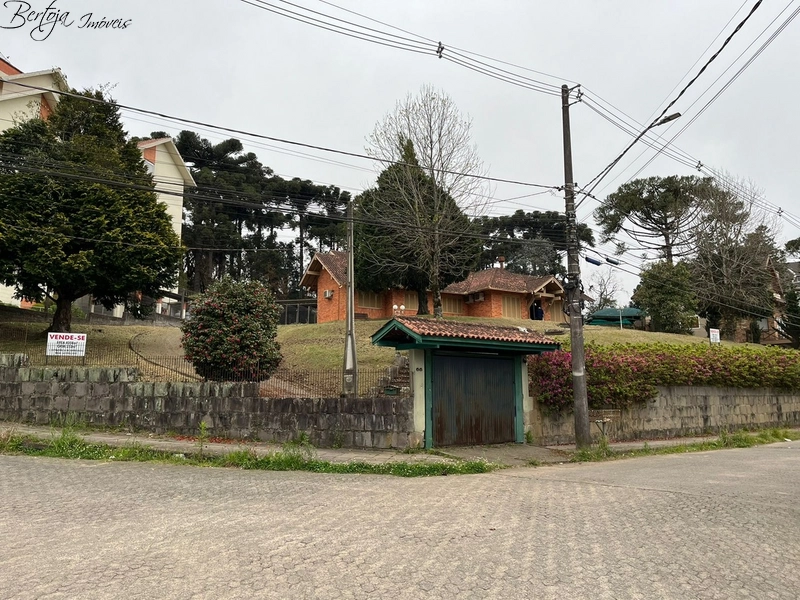 Terreno em Canela com casa: 1ª foto da galeria de imagens do imóvel