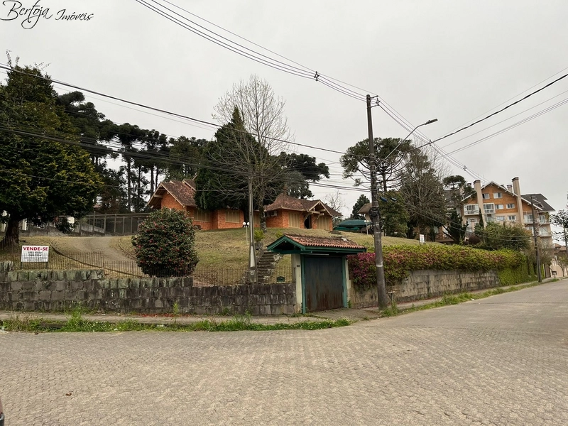 Terreno em Canela com casa: 2ª foto da galeria de imagens do imóvel