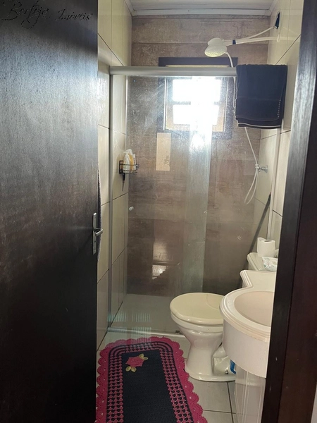 Casa no Vale dos Pinheiros: 8ª foto da galeria de imagens do imóvel