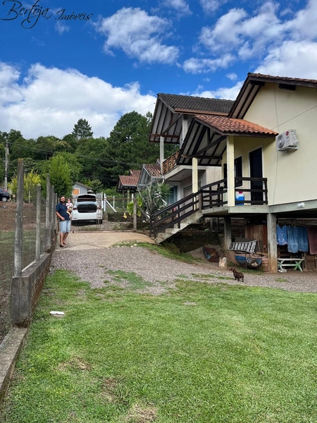 Casa no Vale dos Pinheiros: 1ª foto da galeria de imagens do imóvel