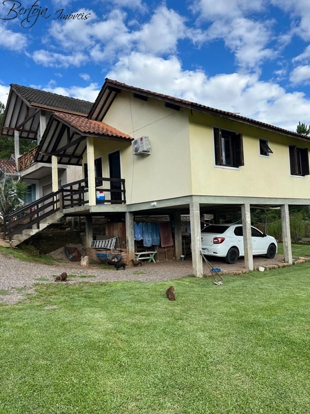 Casa no Vale dos Pinheiros: 2ª foto da galeria de imagens do imóvel