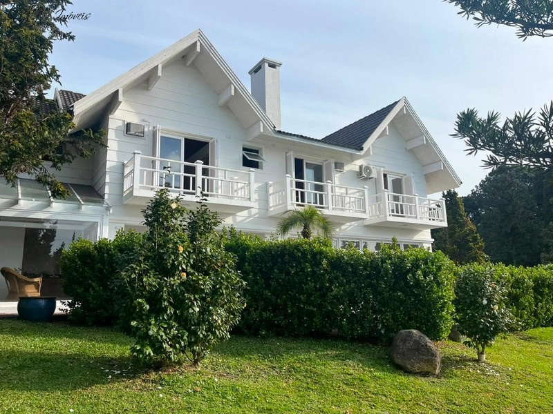 Casa com 07 suítes no Condomínio Golf Club em Gramado: 1ª foto da galeria de imagens do imóvel