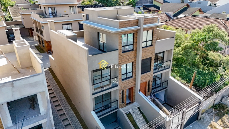 Sobrados/Triplex no Condomínio Monte Carlo – Tingui em Curitiba/PR: 4ª foto da galeria de imagens do imóvel