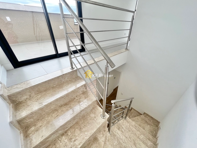 Sobrado/Triplex no Condomínio Monte Carlo – Tingui em Curitiba/PR: 28ª foto da galeria de imagens do imóvel