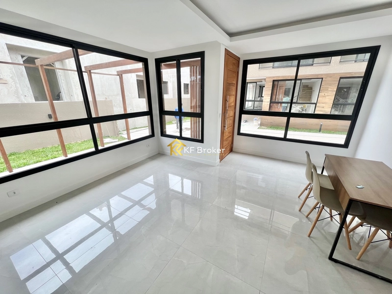 Sobrado/Triplex no Condomínio Monte Carlo – Tingui em Curitiba/PR: 13ª foto da galeria de imagens do imóvel