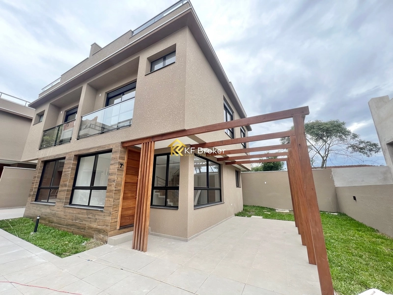 Sobrado/Triplex no Condomínio Monte Carlo – Tingui em Curitiba/PR