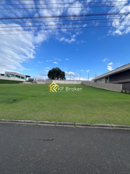 Terreno/Lote à Venda em Condomínio de Alto Padrão, em Colombo PR.