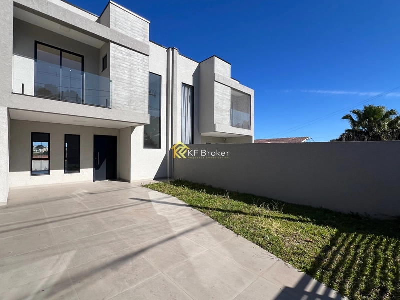 Sobrado à Venda, com 03 quartos - Paloma em Colombo/PR