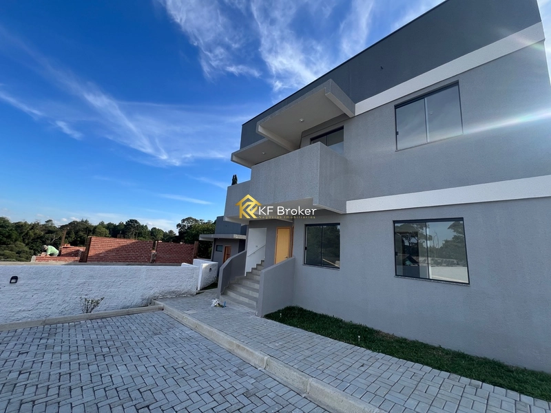 Casa Sobreposta c/ 2 quartos à Venda no Parque Embu - Colombo!