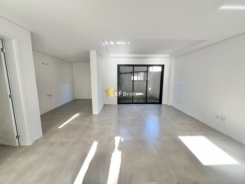 Sobrado em Condomínio à Venda - Santa Cândida em Curitiba/PR: 9ª foto da galeria de imagens do imóvel