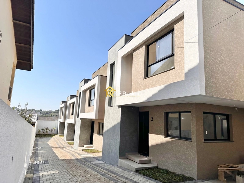 Sobrado em Condomínio à Venda - Santa Cândida em Curitiba/PR: 3ª foto da galeria de imagens do imóvel