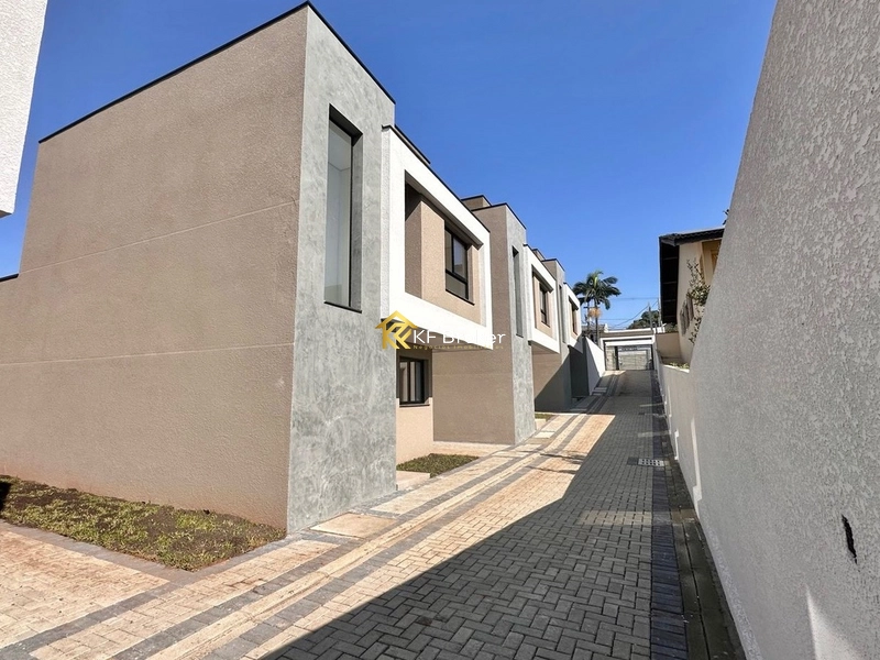 Sobrado em Condomínio à Venda - Santa Cândida em Curitiba/PR: 6ª foto da galeria de imagens do imóvel