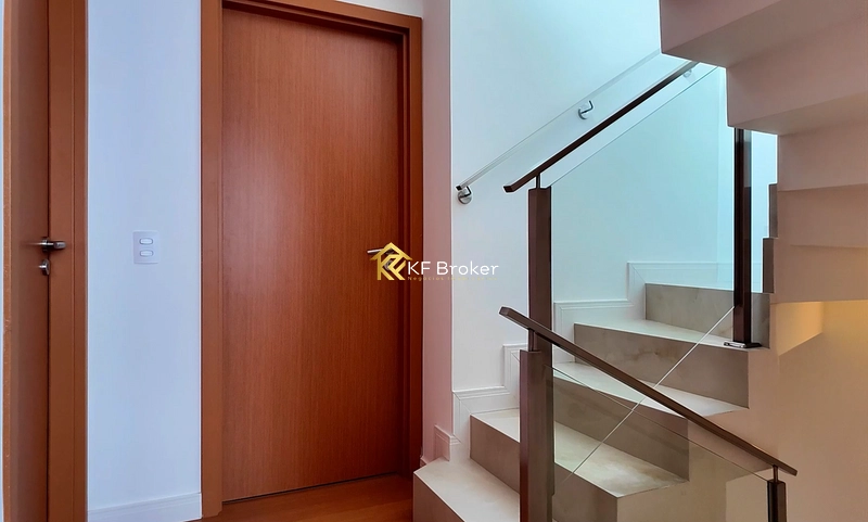 Triplex de Alto Padrão em Condomínio - Santa Cândida em Curitiba/PR: 5ª foto da galeria de imagens do imóvel