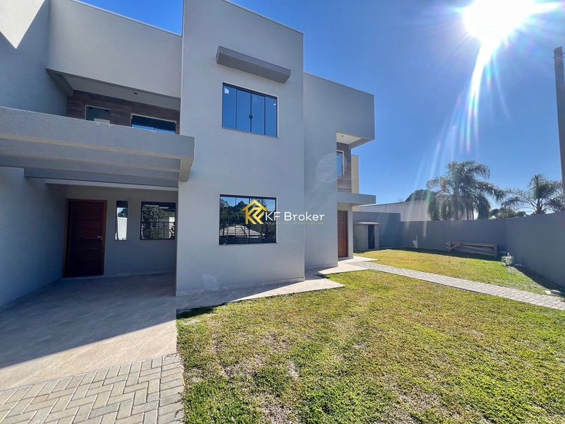 Sobrado de Frente para a Rua com 3 Quartos  - Roça Grande