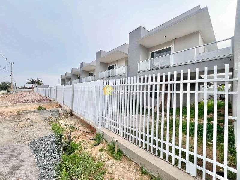 Sobrados à Venda, com 03 quartos - Parque Embu em Colombo/PR