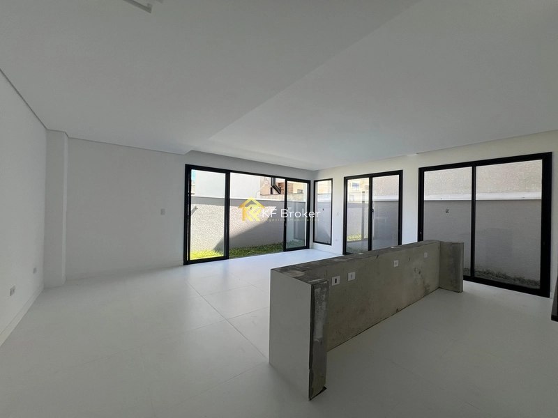 Sobrado à Venda em Cond., com 03 Suítes - Santa Cândida em Curitiba/PR: 8ª foto da galeria de imagens do imóvel