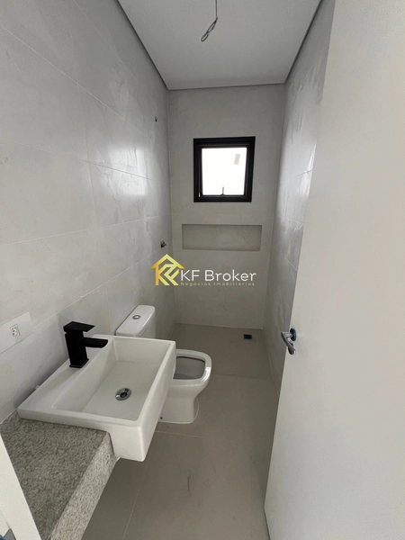 Sobrado à Venda em Cond., com 03 Suítes - Santa Cândida em Curitiba/PR: 7ª foto da galeria de imagens do imóvel