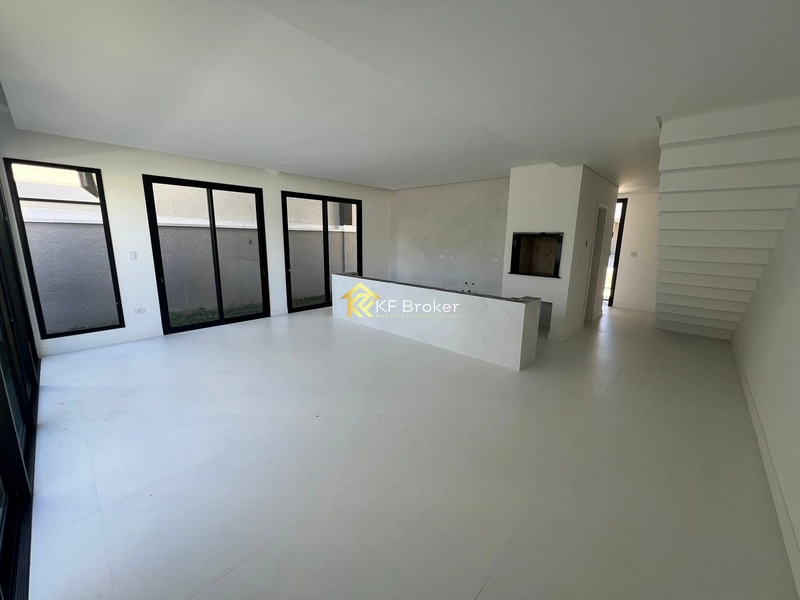 Sobrado à Venda em Cond., com 03 Suítes - Santa Cândida em Curitiba/PR: 10ª foto da galeria de imagens do imóvel