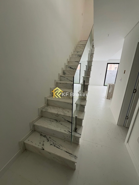 Sobrado à Venda em Cond., com 03 Suítes - Santa Cândida em Curitiba/PR: 6ª foto da galeria de imagens do imóvel