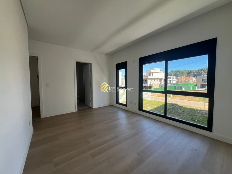 Sobrado à Venda em Cond., com 03 Suítes - Santa Cândida em Curitiba/PR: 22ª foto da galeria de imagens do imóvel