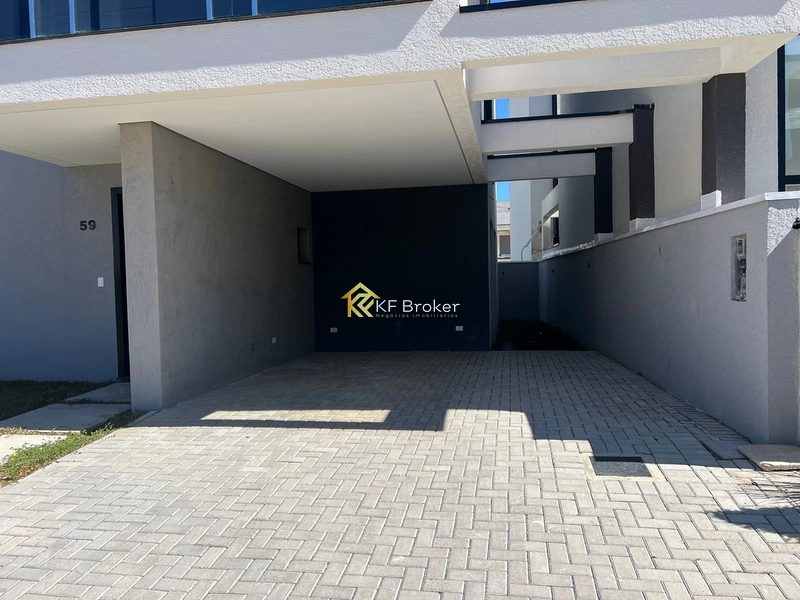 Sobrado à Venda em Cond., com 03 Suítes - Santa Cândida em Curitiba/PR: 4ª foto da galeria de imagens do imóvel