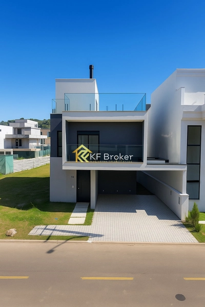 Sobrado à Venda em Cond., com 03 Suítes - Santa Cândida em Curitiba/PR: 1ª foto da galeria de imagens do imóvel