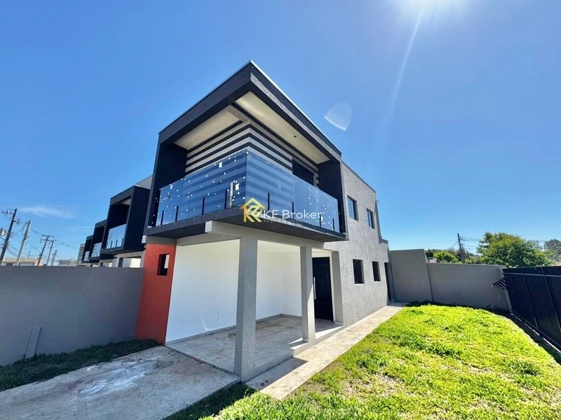 Sobrado de Esquina à Venda, com 03 quartos - Guaraituba em Colombo/PR