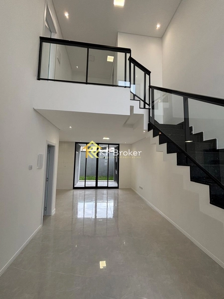 Sobrado de Alto Padrão à Venda - Costeira em São José dos Pinhais/PR: 3ª foto da galeria de imagens do imóvel