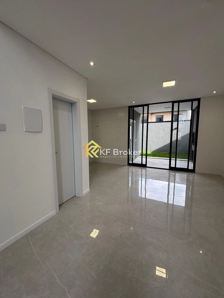 Sobrado de Alto Padrão à Venda - Costeira em São José dos Pinhais/PR: 4ª foto da galeria de imagens do imóvel