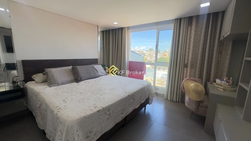 Casa com Piscina e Quiosque à Venda - Rio Verde em Colombo/PR: 9ª foto da galeria de imagens do imóvel