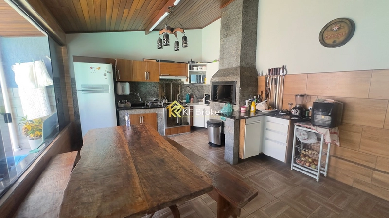 Casa com Piscina e Quiosque à Venda - Rio Verde em Colombo/PR: 17ª foto da galeria de imagens do imóvel