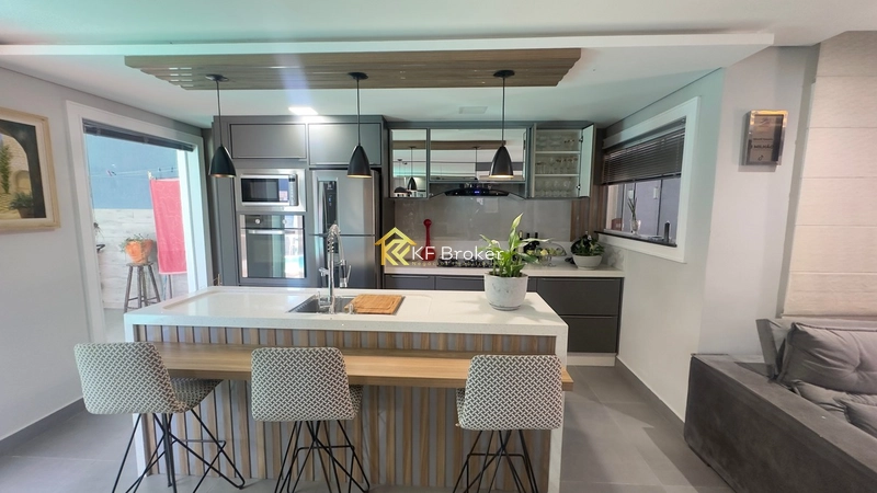 Casa com Piscina e Quiosque à Venda - Rio Verde em Colombo/PR: 5ª foto da galeria de imagens do imóvel