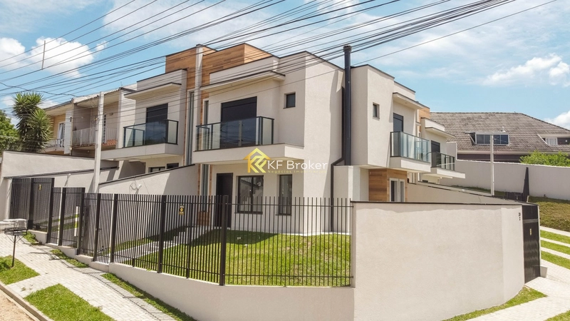 Sobrado de Esquina à Venda, com 3 quartos – Atuba, Curitiba/PR