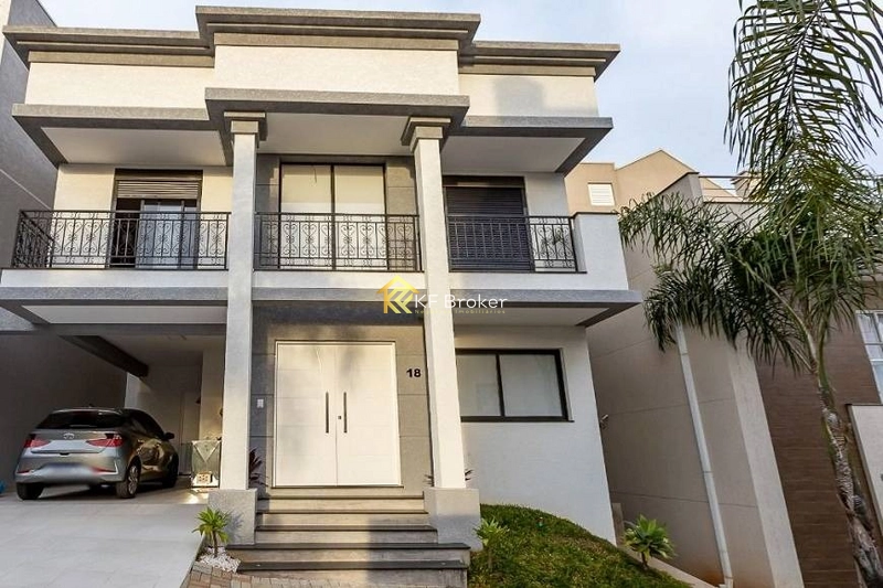 Casa de Alto Padrão à Venda – Bom Retiro, Curitiba/PR