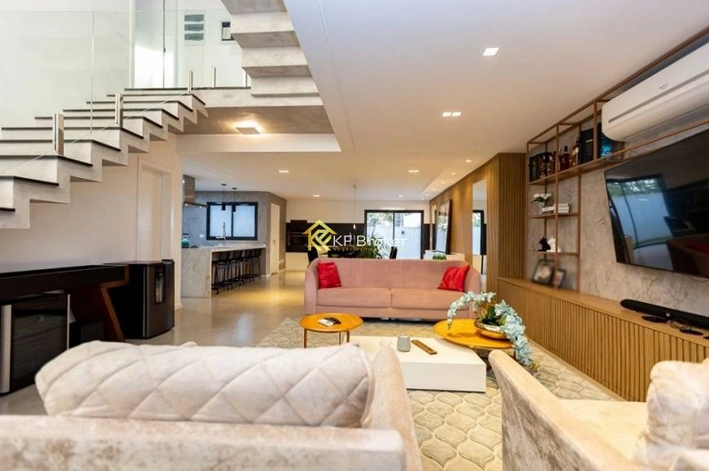 Casa de Alto Padrão à Venda – Bom Retiro, Curitiba/PR: 3ª foto da galeria de imagens do imóvel