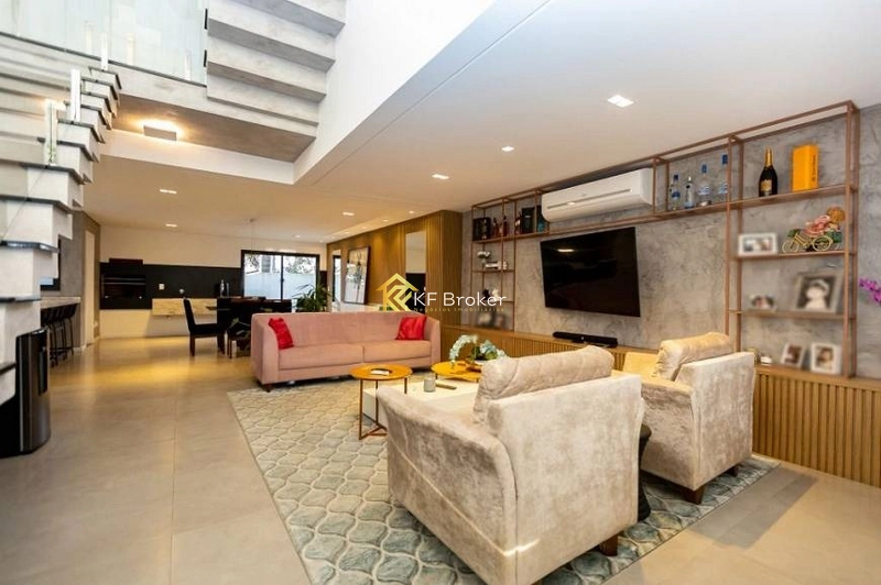 Casa de Alto Padrão à Venda – Bom Retiro, Curitiba/PR: 2ª foto da galeria de imagens do imóvel