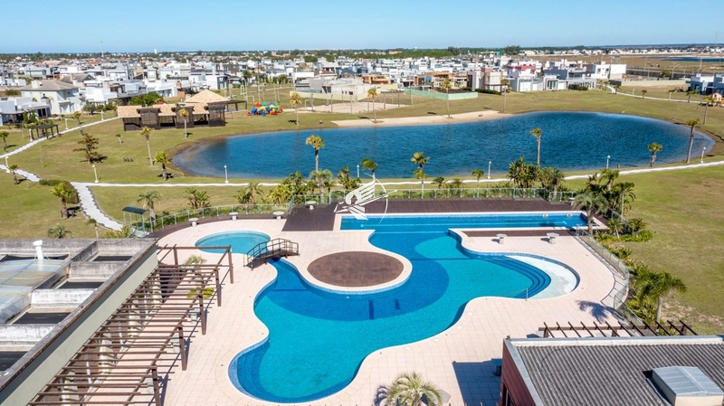 Lote/Terreno Beira Lago à venda no condomínio Riviera em Xangri-Lá: 3ª foto da galeria de imagens do imóvel