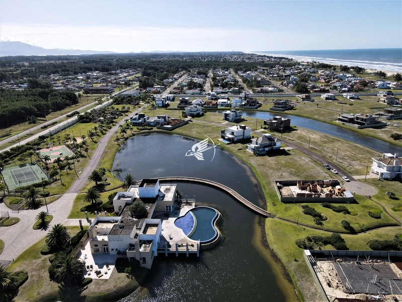 Lote/Terreno à venda no condomínio Costa Serena em Capão da Canoa: 1ª foto da galeria de imagens do imóvel