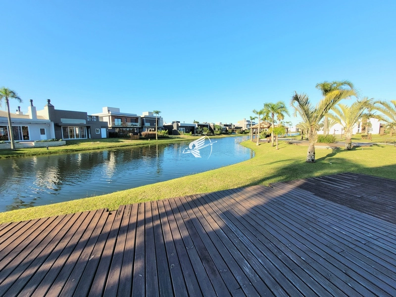 Lote/Terreno beira lago à venda no condomínio Riviera em Xangri-Lá: 45ª foto da galeria de imagens do imóvel