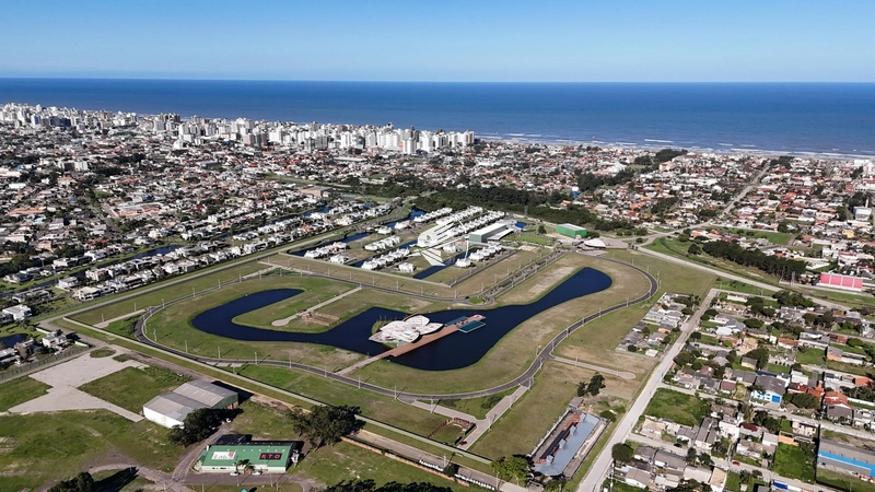 Lote/Terreno beira lago à venda no condomínio Lótus em Atlântida: 10ª foto da galeria de imagens do imóvel