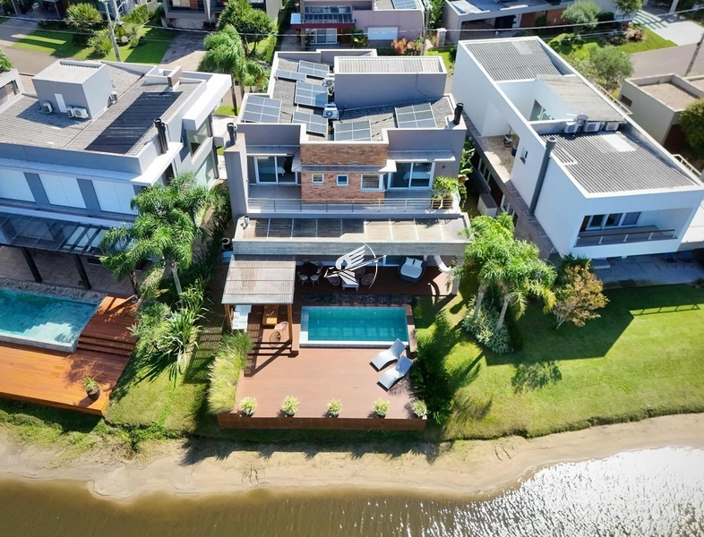 Sobrado beira lago no condomínio Malibu Beach Residence: 32ª foto da galeria de imagens do imóvel