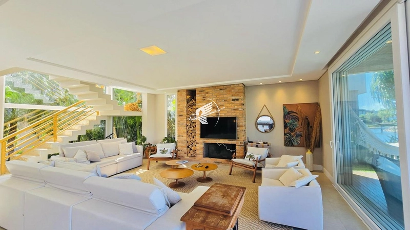 Sobrado beira lago no condomínio Malibu Beach Residence: 2ª foto da galeria de imagens do imóvel