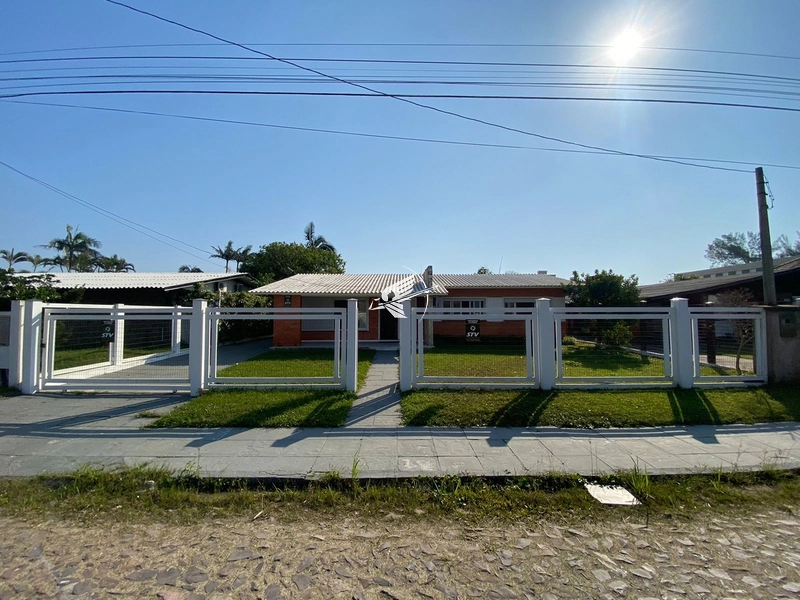 Casa à venda em Atlântida: 2ª foto da galeria de imagens do imóvel