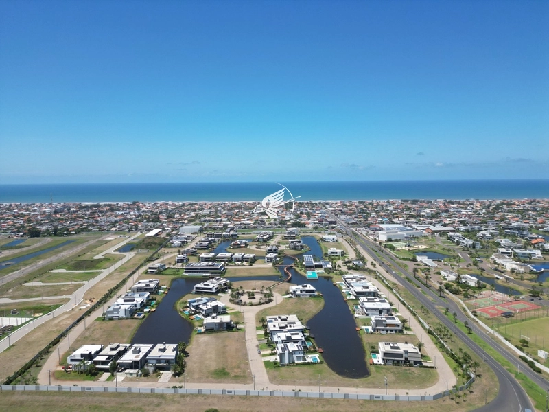 Lote/Terreno beira lago à venda no condomínio Sense em Xangri-Lá: 3ª foto da galeria de imagens do imóvel