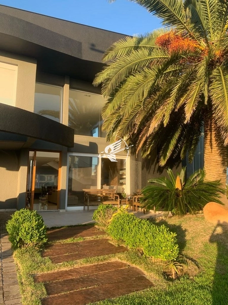 Casa à venda no condomínio Enseada: 1ª foto da galeria de imagens do imóvel