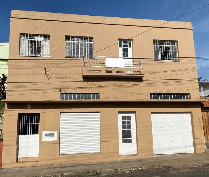 CASA PRINCIPAL, SALA COMERCIAL E APARTAMENTO EM SÓ LOCAL!: 1ª foto da galeria de imagens do imóvel