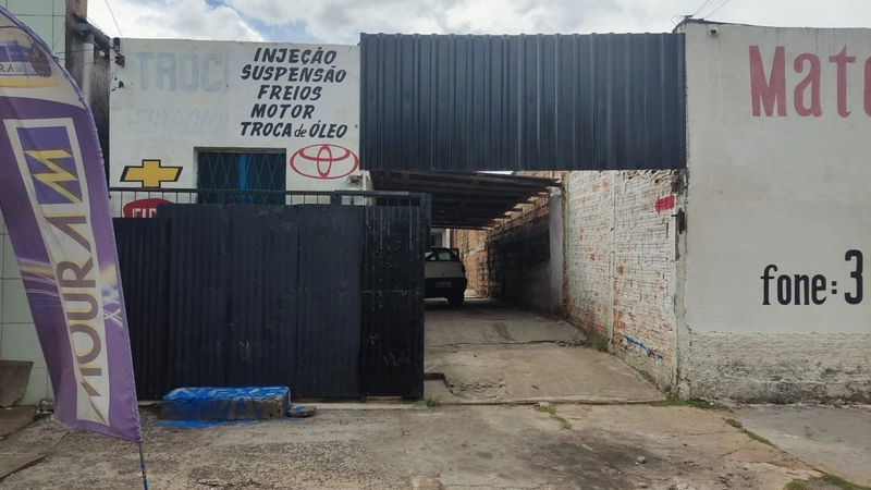 Aos fundos com estrutura de uma casa com metragem de 06x07: 1ª foto da galeria de imagens do imóvel