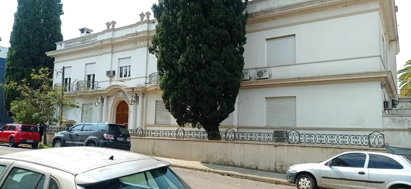 6 salas e 03 banheiros: 1ª foto da galeria de imagens do imóvel
